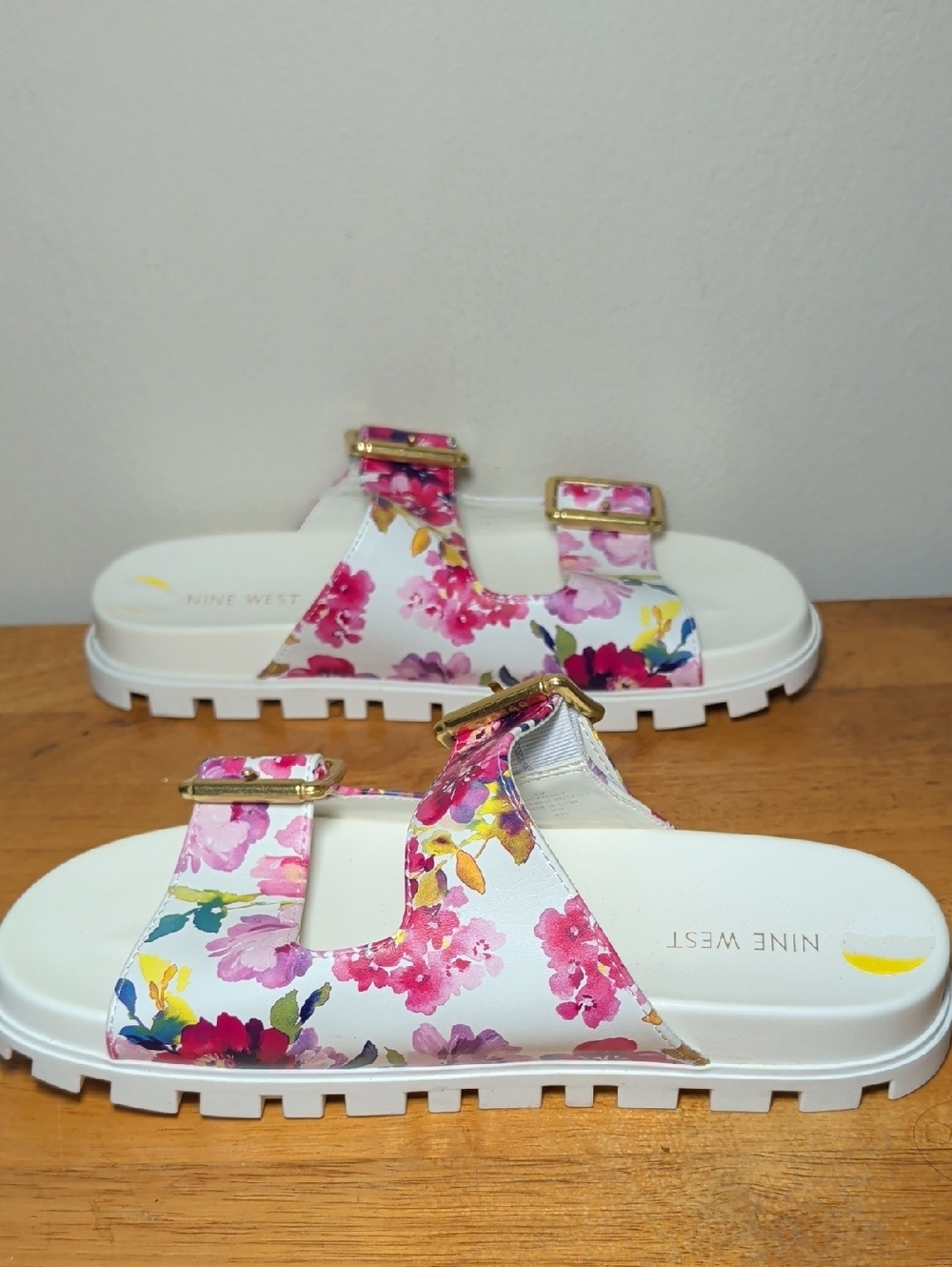 Nine West Wntryen3 Floral Slide Sandals White Slip-On Gold Buckles Womens Size 9 - Picture 6 of 8